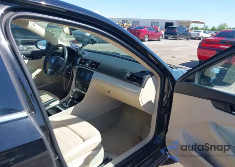 2012 Volkswagen Passat 3.6L V6 Se z USA, uszkodzony, nr VIN 1VWBM7A31CC094470